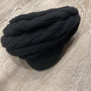 Newsboy style warm knit hat